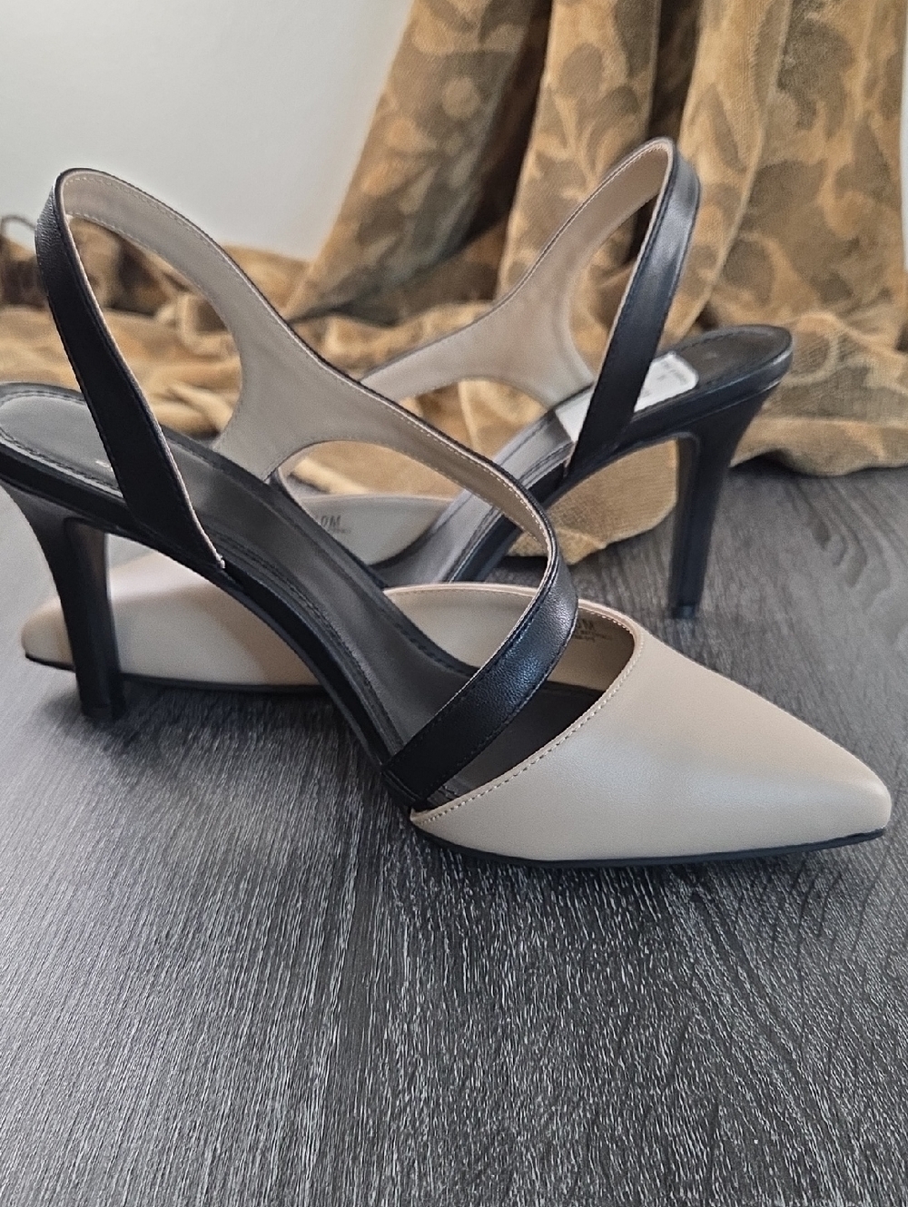IMPO TAYLEE Size 10 Black and Beige Two-Tone Pointed Slingback Heels Synethetic
